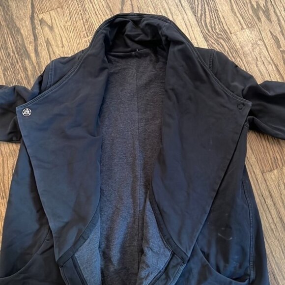 Lululemon Women’s black jacket - size 6 - Picture 4 of 7